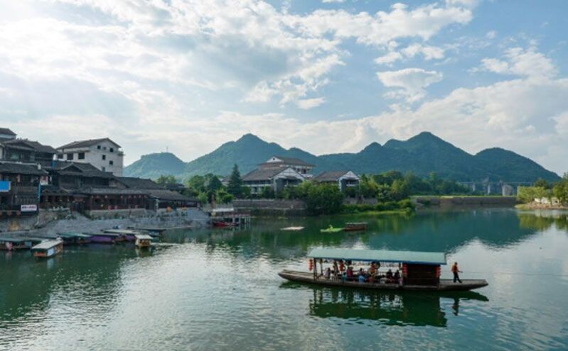 邊城茶峒古鎮(zhèn)升級智慧票務(wù)管理系統(tǒng),拓展銷售渠道助力景區(qū)收益 邊城茶峒古鎮(zhèn)升級智慧票務(wù)管理系統(tǒng),拓展銷售渠道助力景區(qū)收益